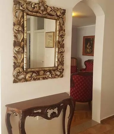 Writer's In An Unique District شقة *