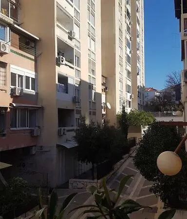 Writer's In An Unique District Apartment *