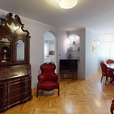 Writer's In An Unique District Apartment *