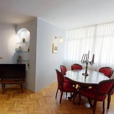 Writer's In An Unique District Apartment *