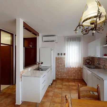 Writer's In An Unique District Split