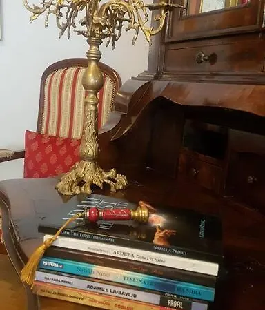 Writer's In An Unique District Apartment
