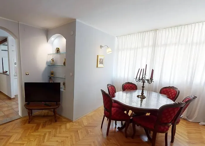 Writer's In An Unique District Apartament *