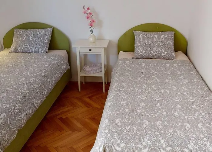 Writer's In An Unique District * Split