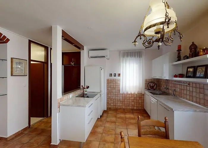 Writer's In An Unique District Split